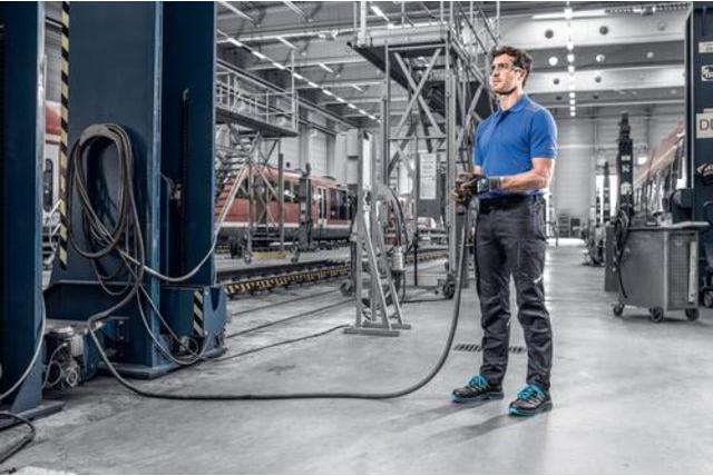 Actual product image Uvex Safety 2 trend (S3, 43)