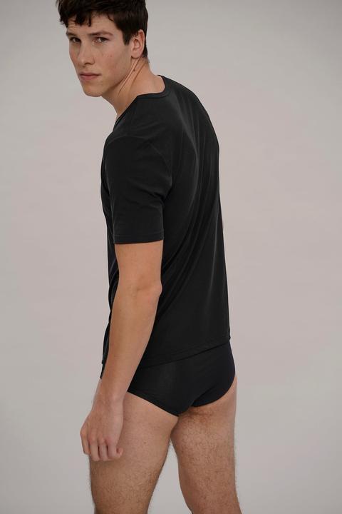 Actual product image Moi Basics t-shirt black (L)