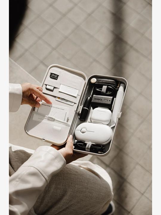 Image du produit Orbitkey Borne de charge sans fil & organisateur NEST gris clair (10 W)