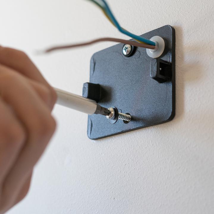 Actual product image Hombli Smart Outdoor Wall Light V2 (600 lm)