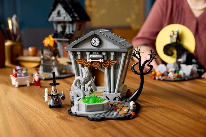Image du produit LEGO Nightmare Before Christmas (21351, LEGO Ideas, LEGO difficiles à trouver)