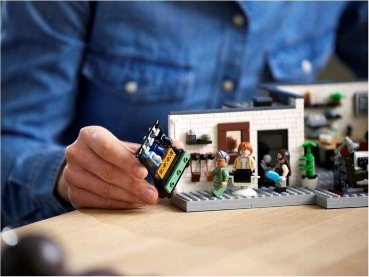 Produktbild LEGO Queer Eye - The Fab 5 Loftas (10291) (10291, LEGO Creator Expert, LEGO Seltene Sets)