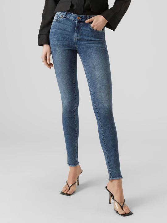 Actual product image Vero Moda VMSEVEN Slim Fit Mid Rise Jeans (XS)