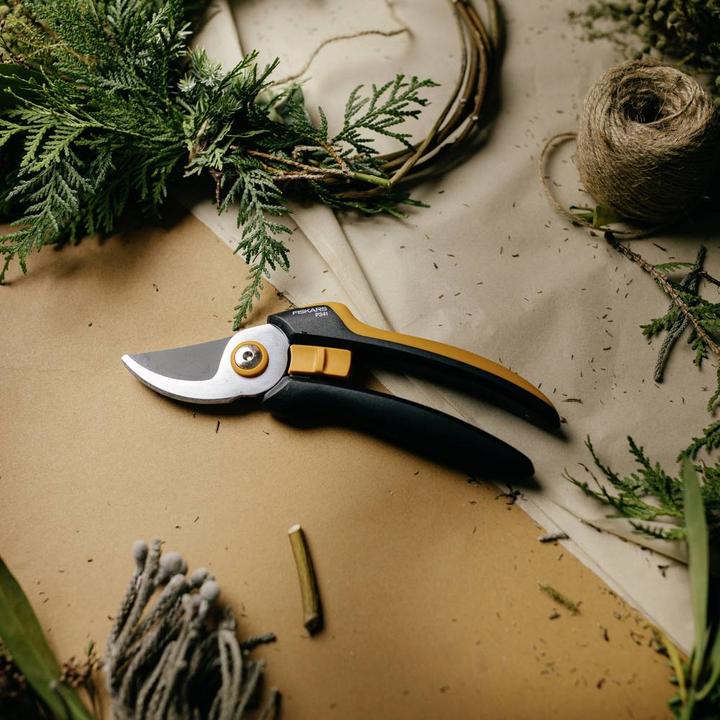 Produktbild Fiskars Solid Bypass-Gartenschere L P341