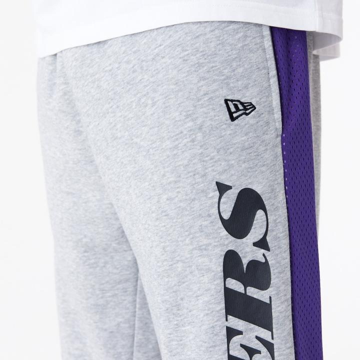 Image du produit New Era Jogger Sweatpants - SIDE PRINT Los Angeles Lakers (L)