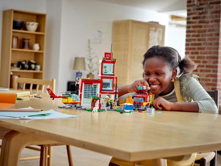 Actual product image LEGO Fire station (60320, LEGO City)