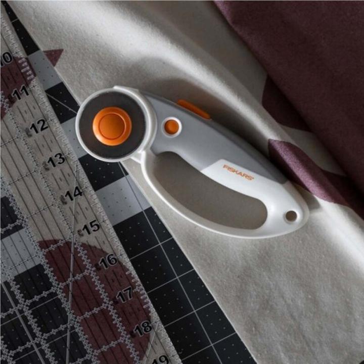 Actual product image Fiskars Titanium rolling knife (Cutters)