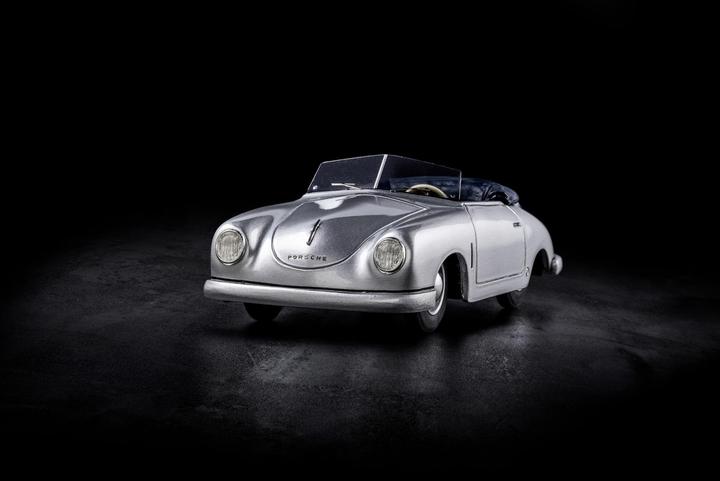 Actual product image Schuco Porsche 356 Gmünd silver 1:43
