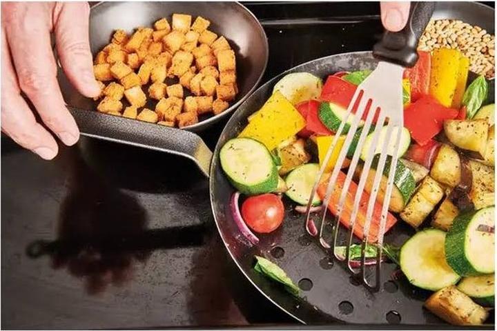Actual product image de Buyer Chestnut pan (28 cm, Frying pan, Iron)