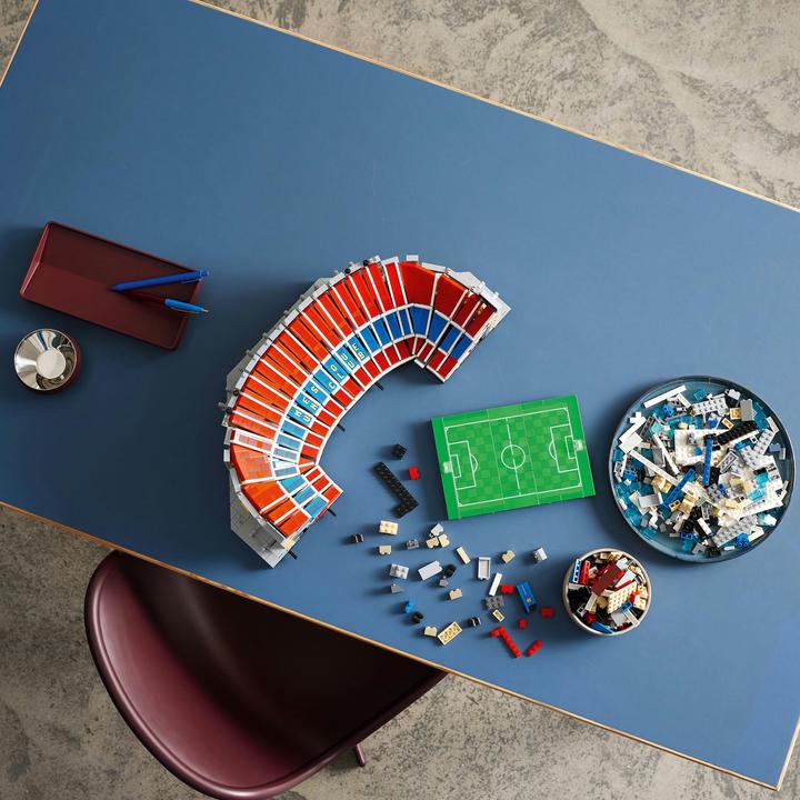 Actual product image LEGO ICONS CAMP NOU - FC BARCELONA 10284 (10284, LEGO Creator Expert, LEGO Rare Sets)