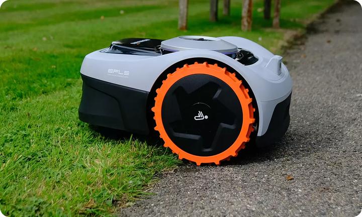 Actual product image Segway-Navimow i105E (500 m², Without boundary wire)