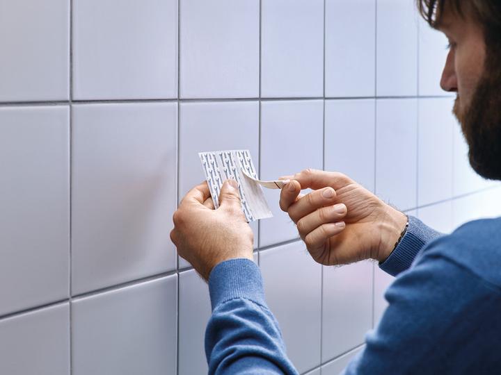 Produktbild tesa Klebenagel für Fliesen & Metall, höhenverstellbar