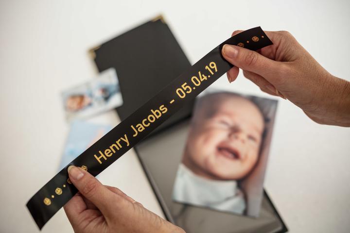 Produktbild Brother P-Touch (2.40 cm, Schwarz)
