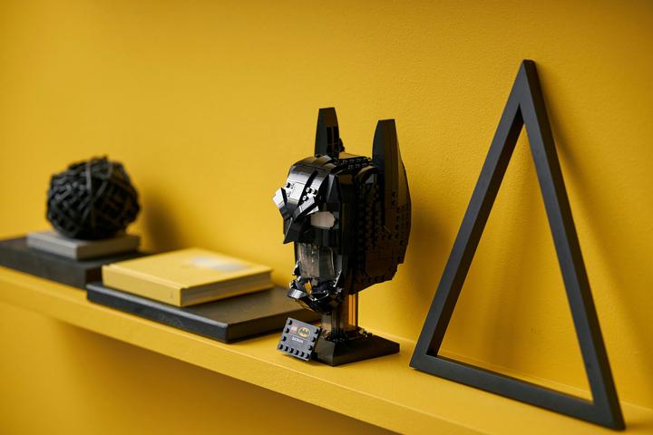 Actual product image LEGO Batman helmet (76182, LEGO DC)