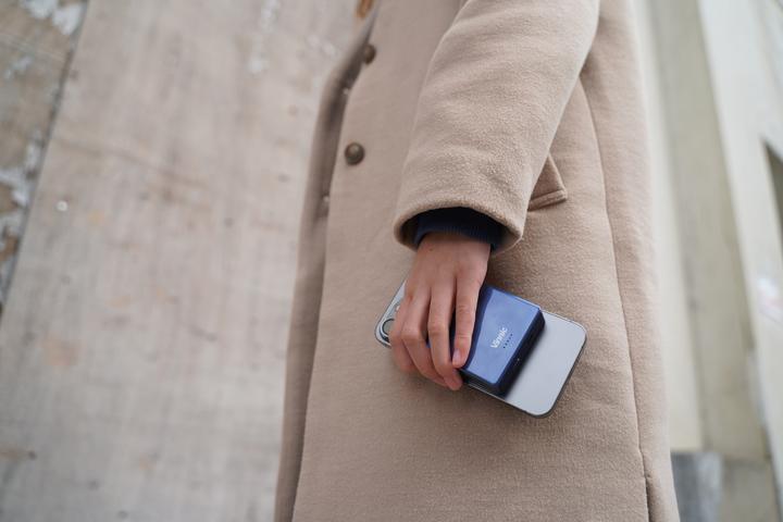 Immagine prodotto Vinnic MANA Magnetic Wireless Powerbank 8.000mAh, argilla (8000 mAh, 15 W, 30.80 Wh)