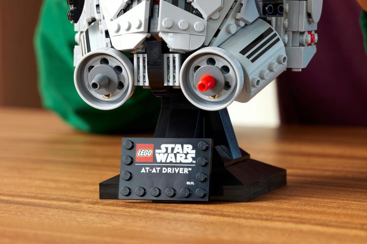 Actual product image LEGO 75429 AT-AT Pilot Helm (75429, LEGO Star Wars)
