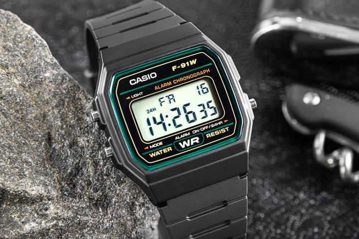 Actual product image Casio Retro Vintage - F-91W-3D (Digital watch, 33 mm)