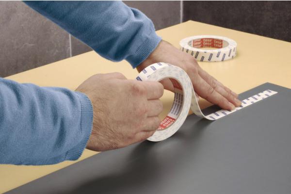 Produktbild tesa Powerbond MIRROR doppelseitiges Montageband für Spiegel (19 mm)