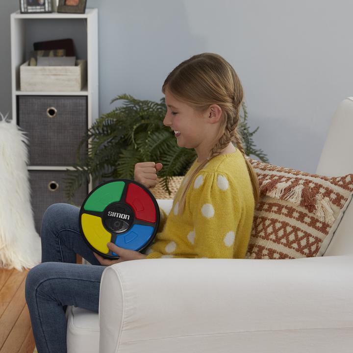 Actual product image Hasbro Gaming Family game Simon (English)