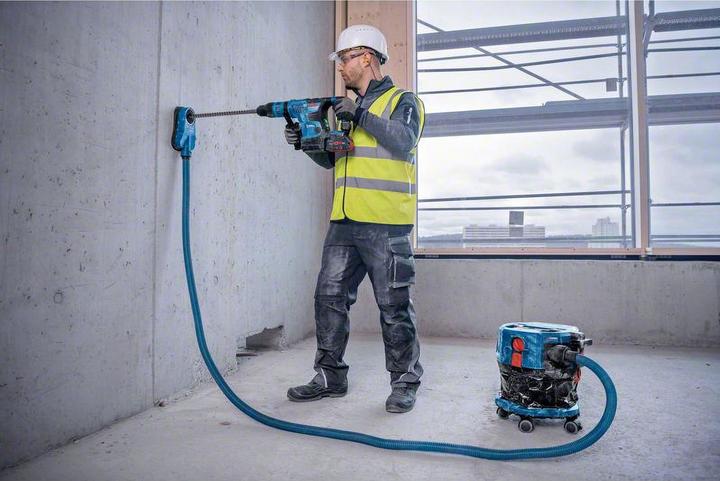 Image du produit Bosch Professional Aspirateur sans fil GAS 18V-12 MC, version Solo (Aspirateur eau et poussière)