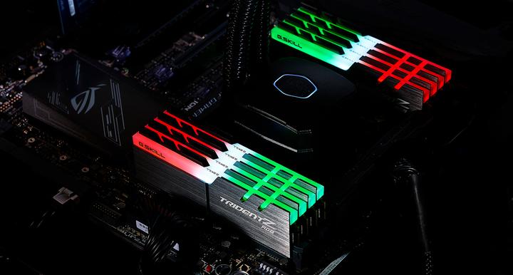 Produktbild G.Skill Trident Z RGB (8 x 32GB, 3200 MHz, DDR4-RAM, U-DIMM)