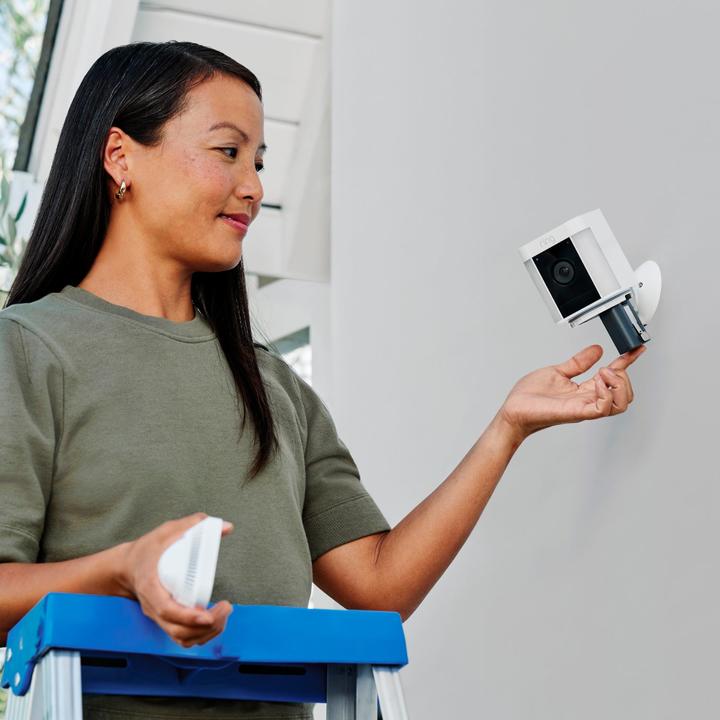 Actual product image Ring Spotlight Cam Plus (1920 x 1080 Pixels)