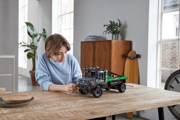 Actual product image LEGO Mercedes-Benz Zetros Offroad Truck (42129, LEGO Technic)