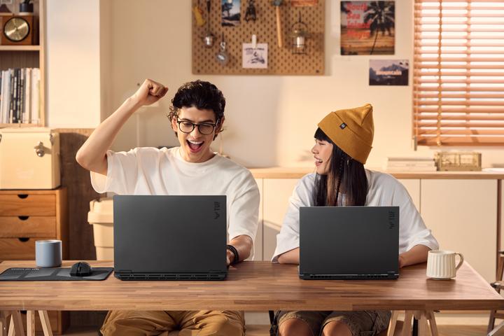 Produktbild ASUS TUF Gaming A16 RTX 4060 (16", AMD Ryzen AI 9 HX 370, 16 GB, 1000 GB, DE)