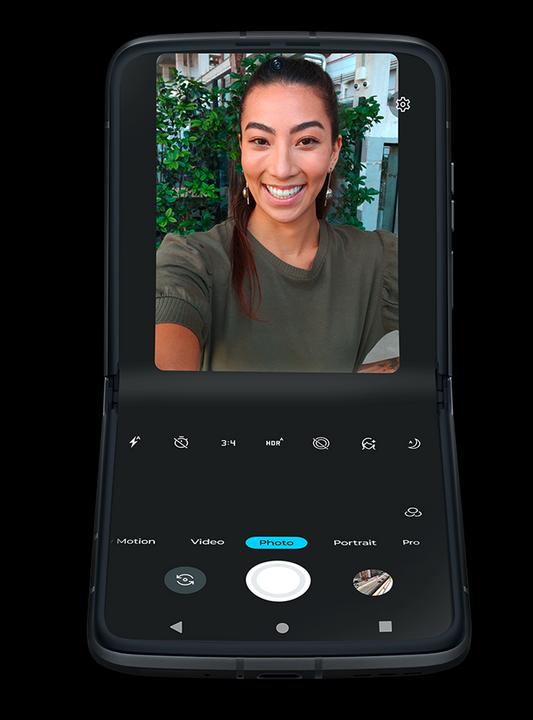 Actual product image Motorola Razr 22 (256 GB, Satin Black, 6.70", SIM + eSIM, 50 Mpx, 5G)
