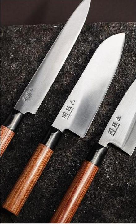 Actual product image Kai Seki Magoroku Red Wood Santoku (17 cm)