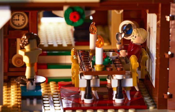 Immagine prodotto LEGO Home Alone (21330, LEGO Ideas, Set LEGO rari)