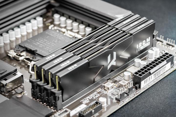 Produktbild Goodram IRDM DDR5 IR-6400D564L32/64GDC (2 x 32GB, 6400 MHz, DDR5-RAM, DIMM)