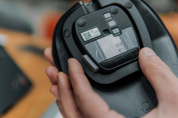 Actual product image Bakker Elkhuizen BakkerElkhuizen Mouse HandshoeMouse Shift Medium Bluetooth retail (Wireless)