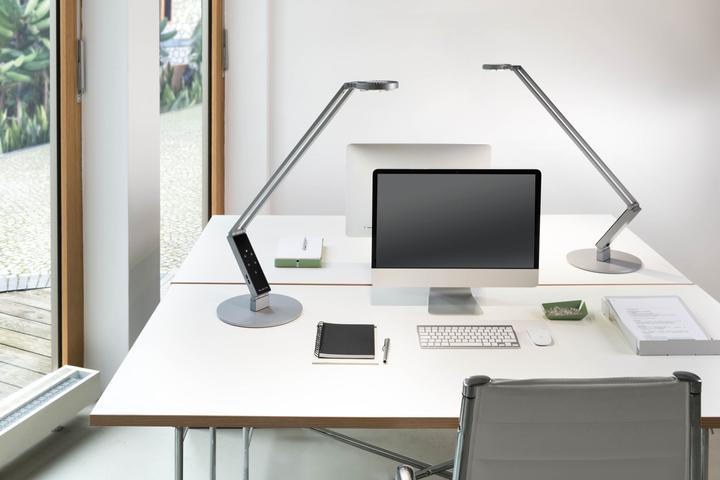 Produktbild Luctra Table Pro 2 Linear Base LED Schreibtischlampe, biologisch wirksames Licht, dimmbar (945 lm)