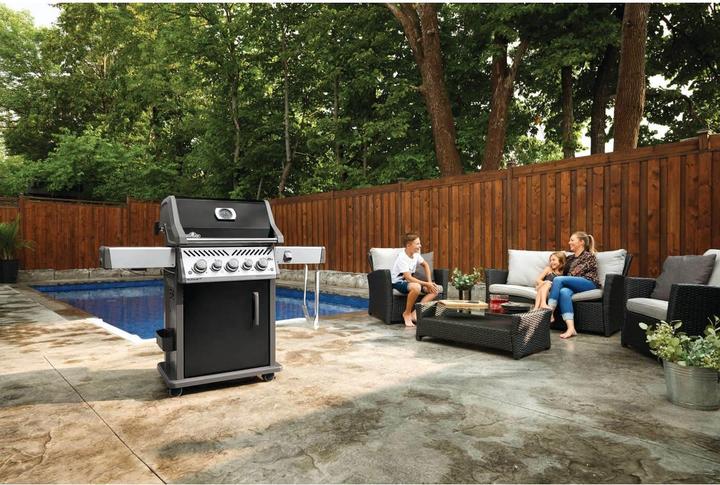 Image du produit Napoleon Grill Rogue 525SE noir (RSE525RSIBPK-1-CH-A) (16.60 kW)