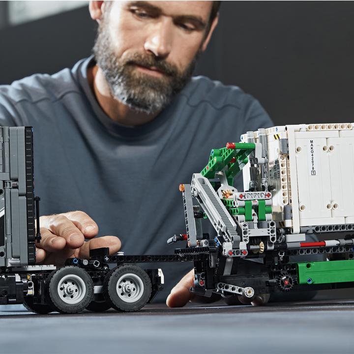 Actual product image LEGO Mack Anthem (42078, LEGO Technic)