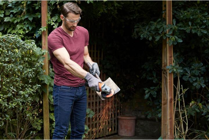 Actual product image Black & Decker BEG010 Angle grinder 12000 RPM (115 mm)