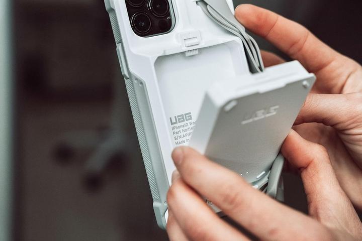 Immagine prodotto UAG Custodia per batteria Workflow per Apple iPhone 13 (Apple iPhone 14, Apple iPhone 13)