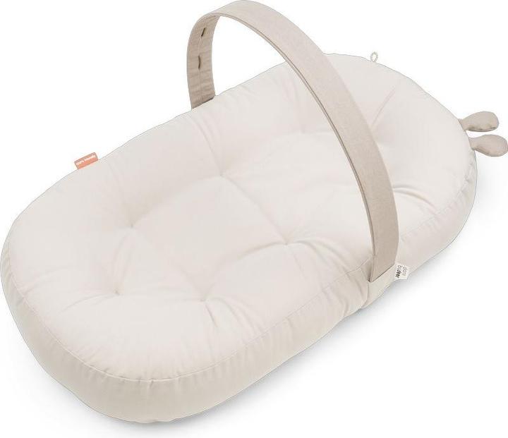 Produktbild Done by Deer Babynest mit Aktivitätsbogen Raffi Sand