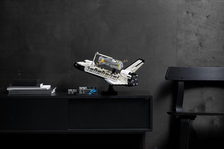 Actual product image LEGO NASA Space Shuttle Discovery (10283, LEGO Rare Sets)