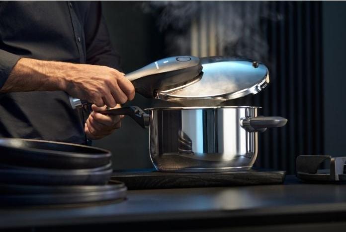 Produktbild WMF Schnellkochtopf 8,5l Dampfkochtopf Perfect Premium Induktion Edelstahl 18/10 (22 cm, Dampfkochtopf, Edelstahl)