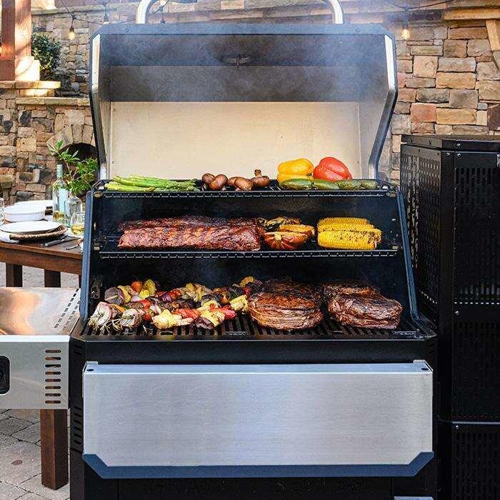 Actual product image Masterbuilt Gravity FED 1050