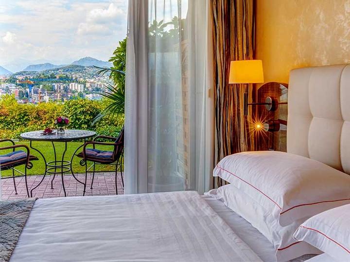 Actual product image Smartbox 1 romantic night with a view over the lake, aperitif and spa in Lugano (2 pers.)