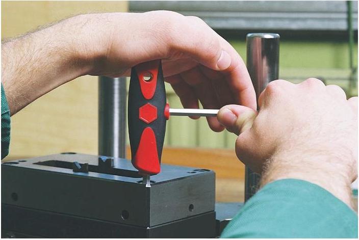 Actual product image Wiha Cross-handle screwdriver 2mm with side drive