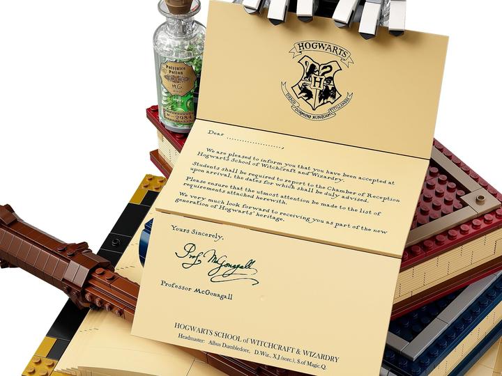 Actual product image LEGO Hogwarts Icons - Collector's Edition (76391, LEGO Harry Potter, LEGO Rare Sets)