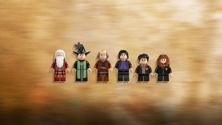 Actual product image LEGO Hogwarts: Dumbledore's office (76402, LEGO Harry Potter)