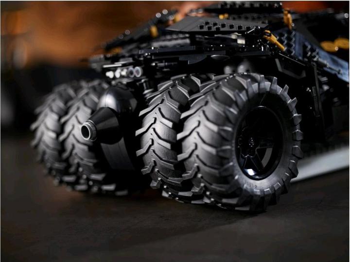 Image du produit LEGO Batmobile Tumbler (76240, LEGO DC, LEGO difficiles à trouver)