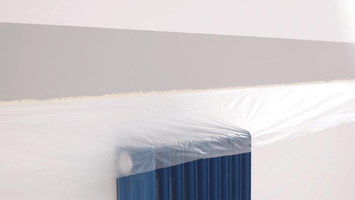 Produktbild tesa Malerkrepp PROFESSIONAL, Malerband inkl. Abdeckfolie (33 m, 1400 mm)