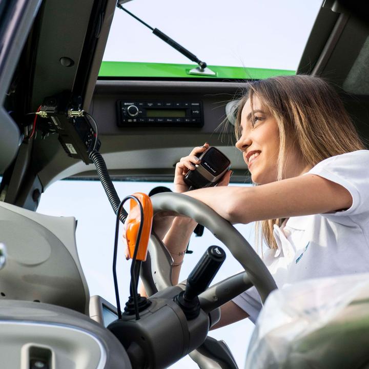 Produktbild Midland M-88 CB radio with color screen, VOX