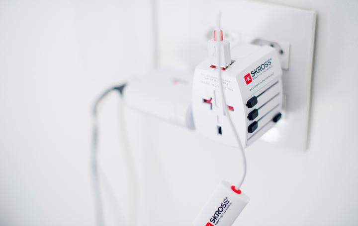 Actual product image Skross World Travel Adapter Muv USB 2.4A